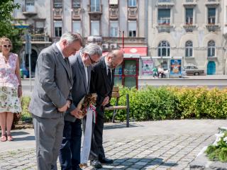Koszorúzás a Trianon emlékműnél_20170604-én