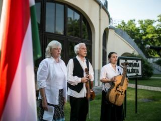 Kolczonay Katalin, Kardos Mária és Sipos Mihály a 2015 június 3-án a HM Stefánia kiállításmegnyitón