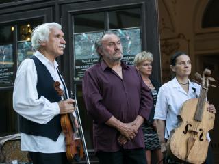 Kardos Mária, Sipos Mihály, Veszeli Lajos a 2015 június 3-án a HM Stefánia kiállításmegnyitón