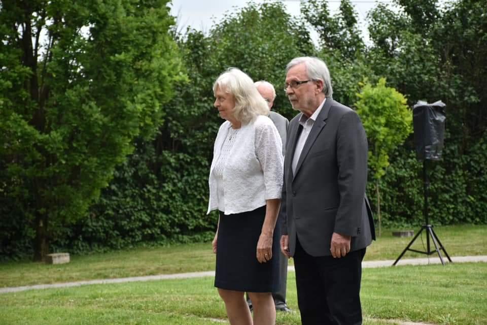 Szidiropulosz Archimédesz és Kolczonay Katalin koszorúzása a csillaghegyi országzászlónál