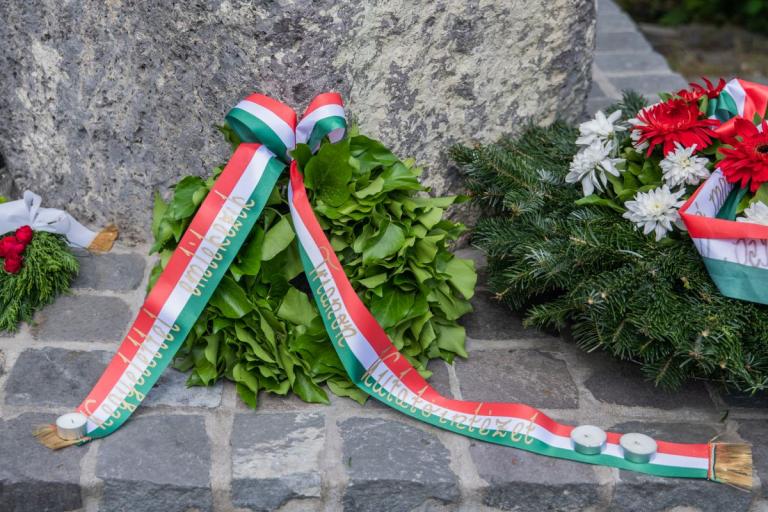 Trianon Kutatóintézet koszorúzása a 100 éves évfordulón